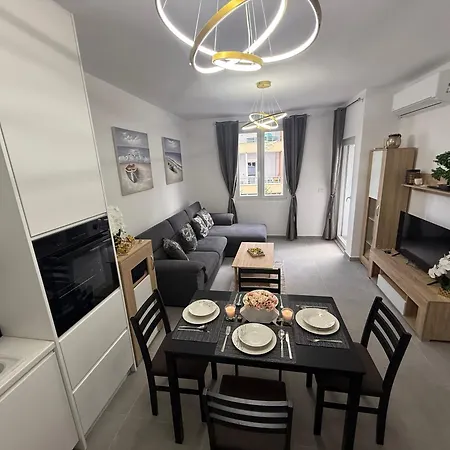 Golden Sunset Appartement *
